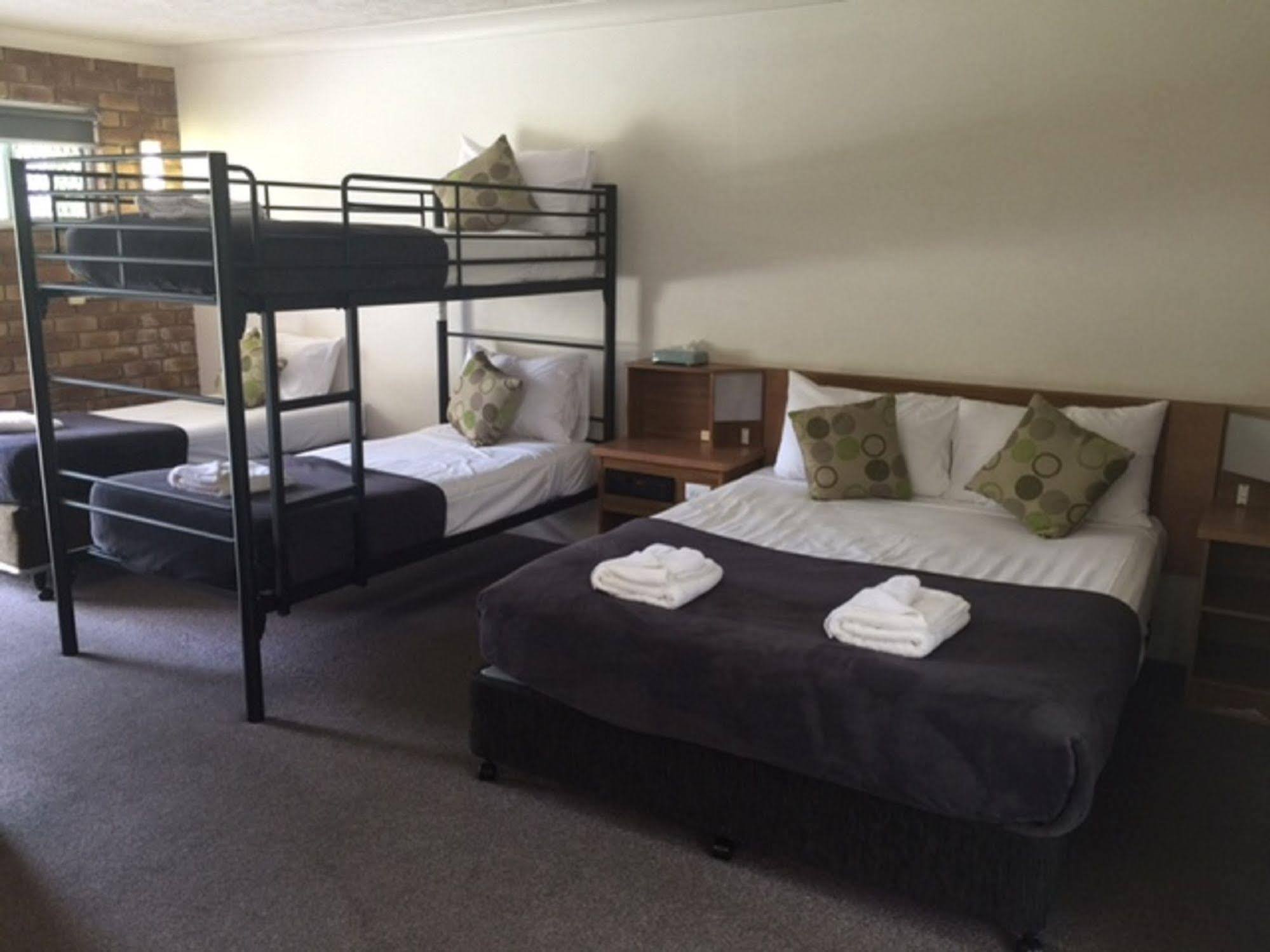 Coomera Motor Inn Голд-Кост Экстерьер фото