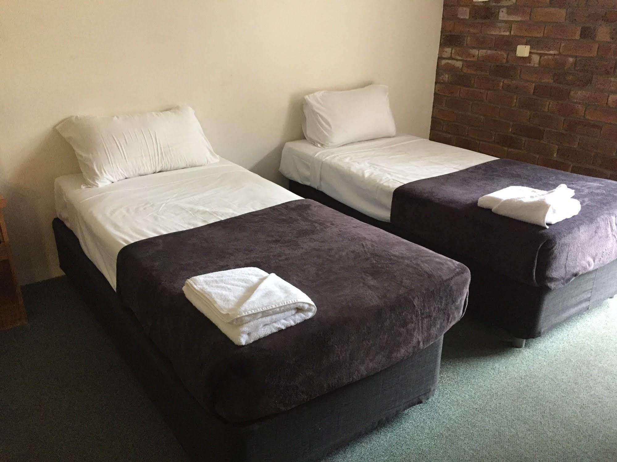 Coomera Motor Inn Голд-Кост Экстерьер фото